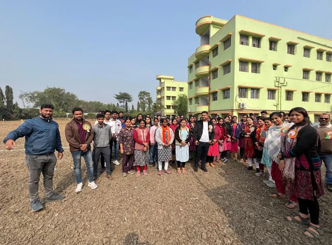 Students at Kolkata B.Ed College